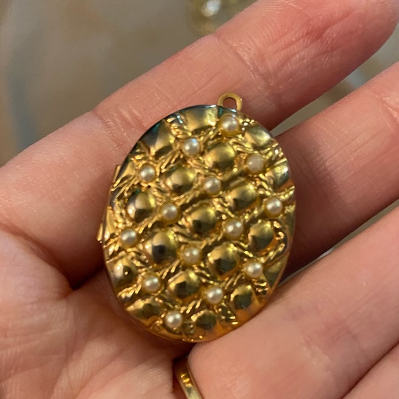 Gold & Pearl Locket - Picture 2 of 4